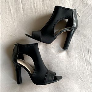 VINCE CAMUTO Heels size 5